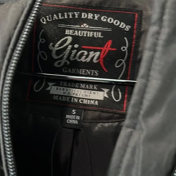 Women’s black puffer jacket size small jr💙 - Picture 2 of 3